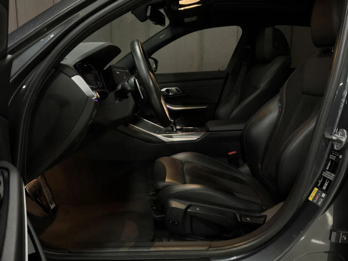 330e|M-SPORT|PANO|DEALER|HUD|SFEER|HK|LED|DODEHOEK