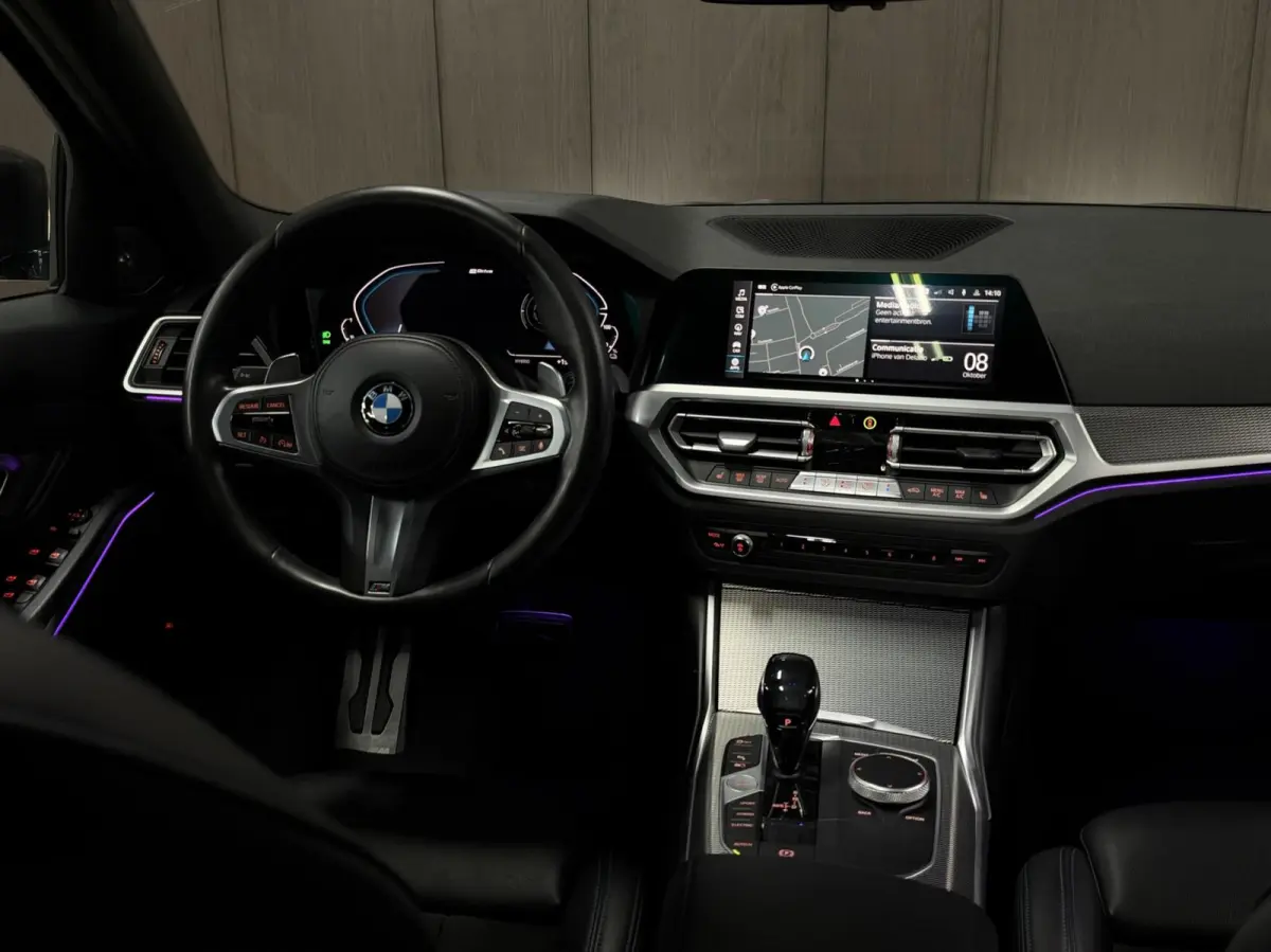 330e|M-SPORT|PANO|DEALER|HUD|SFEER|HK|LED|DODEHOEK