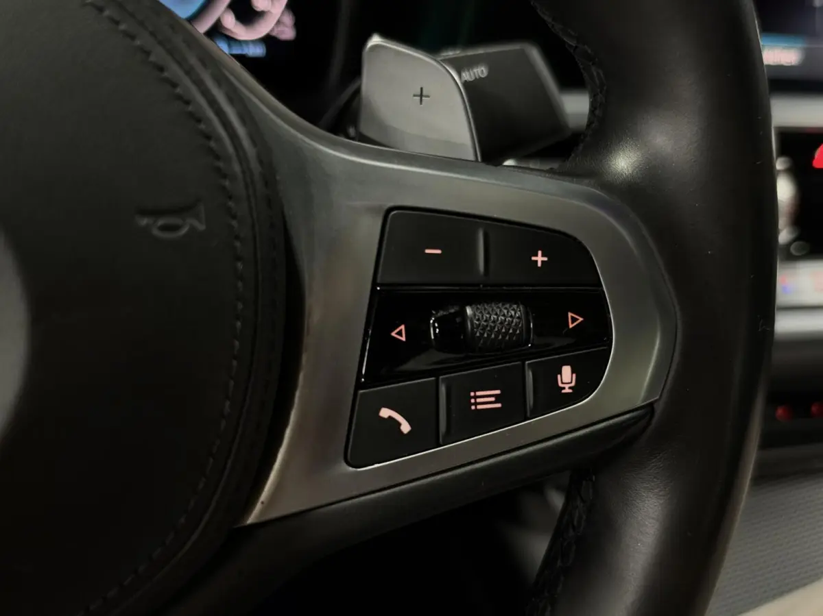 330e|M-SPORT|PANO|DEALER|HUD|SFEER|HK|LED|DODEHOEK