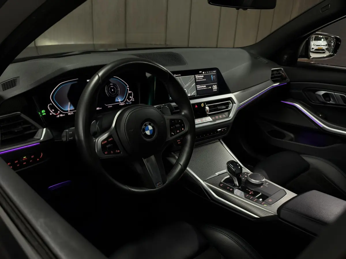 330e|M-SPORT|PANO|DEALER|HUD|SFEER|HK|LED|DODEHOEK