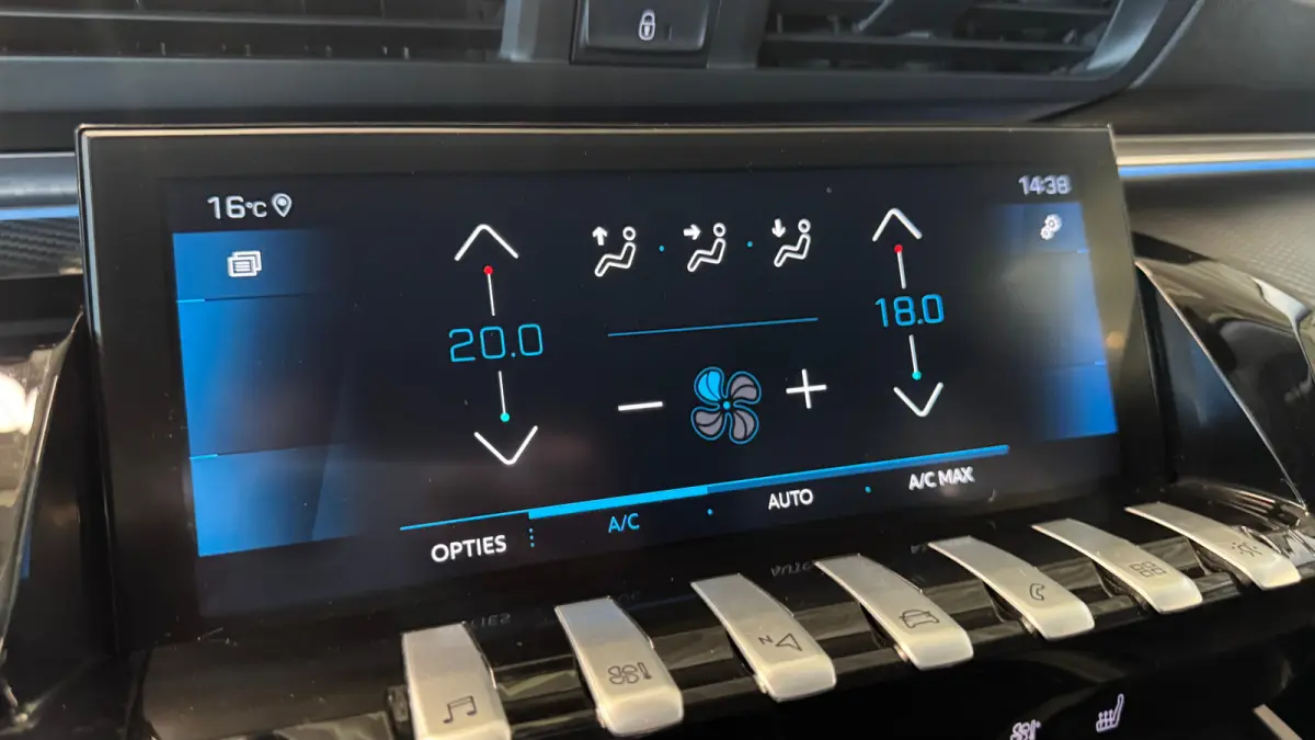 2.0 BLUEHDI 160PK BLUE LEASE GT-LINE AUTOMAAT / NAVI / LEDER / FULL-LED / 19" LMV / CAMERA / KEYLESS / APPLE CARPLAY / FOCAL AUDIO / TREKHAAK / ADAPT. CRUISECONTROL / UNIEK !!