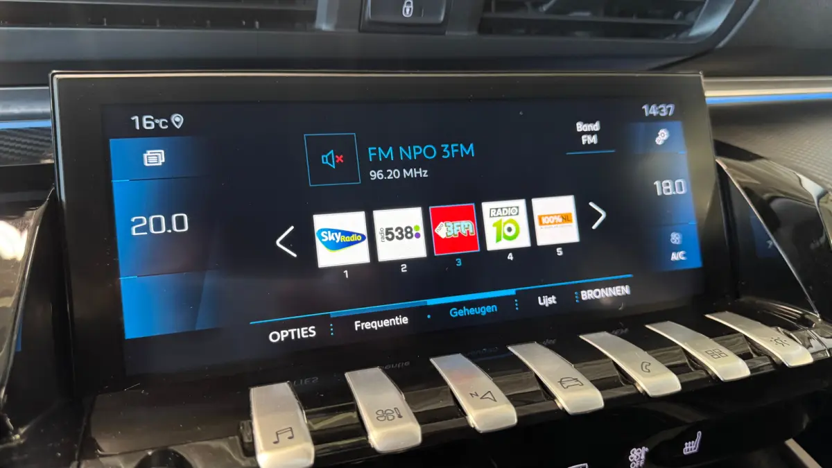2.0 BLUEHDI 160PK BLUE LEASE GT-LINE AUTOMAAT / NAVI / LEDER / FULL-LED / 19" LMV / CAMERA / KEYLESS / APPLE CARPLAY / FOCAL AUDIO / TREKHAAK / ADAPT. CRUISECONTROL / UNIEK !!