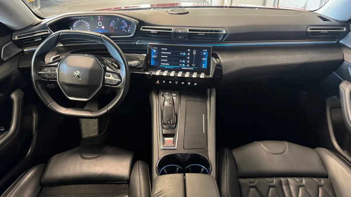 2.0 BLUEHDI 160PK BLUE LEASE GT-LINE AUTOMAAT / NAVI / LEDER / FULL-LED / 19" LMV / CAMERA / KEYLESS / APPLE CARPLAY / FOCAL AUDIO / TREKHAAK / ADAPT. CRUISECONTROL / UNIEK !!