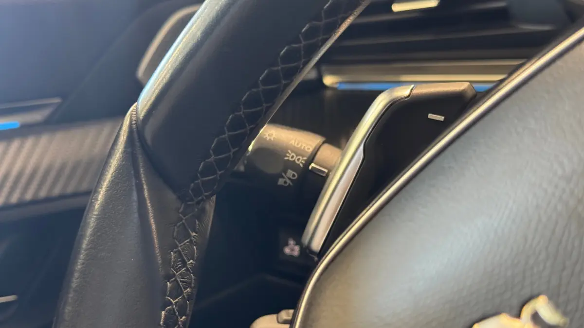 2.0 BLUEHDI 160PK BLUE LEASE GT-LINE AUTOMAAT / NAVI / LEDER / FULL-LED / 19" LMV / CAMERA / KEYLESS / APPLE CARPLAY / FOCAL AUDIO / TREKHAAK / ADAPT. CRUISECONTROL / UNIEK !!