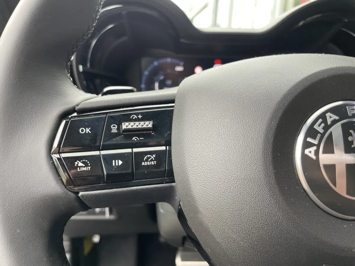 1.2 Turbo Ibrida Speciale | Stoelverwarming | Massagefunctie | Camera