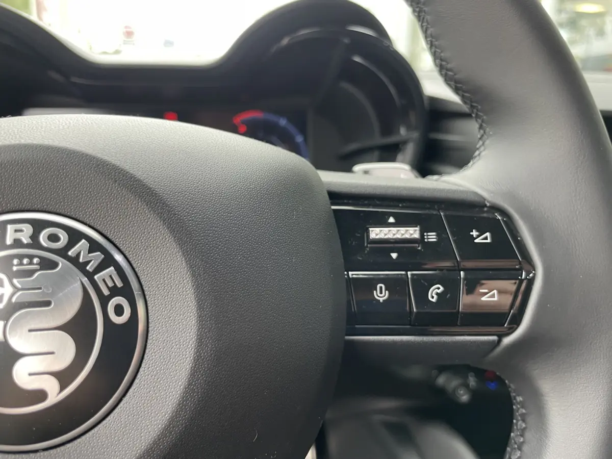 1.2 Turbo Ibrida Speciale | Stoelverwarming | Massagefunctie | Camera