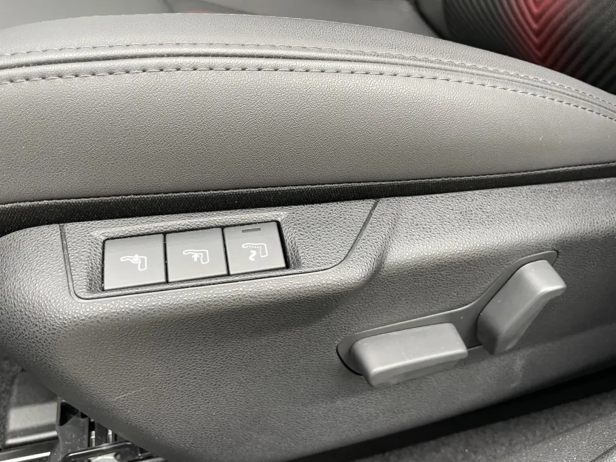 1.2 Turbo Ibrida Speciale | Stoelverwarming | Massagefunctie | Camera