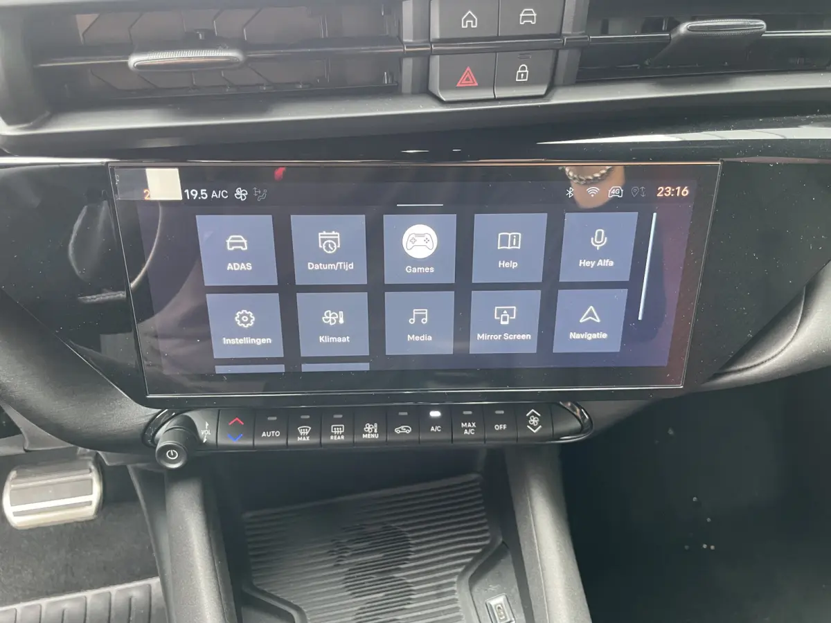 1.2 Turbo Ibrida Speciale | Stoelverwarming | Massagefunctie | Camera