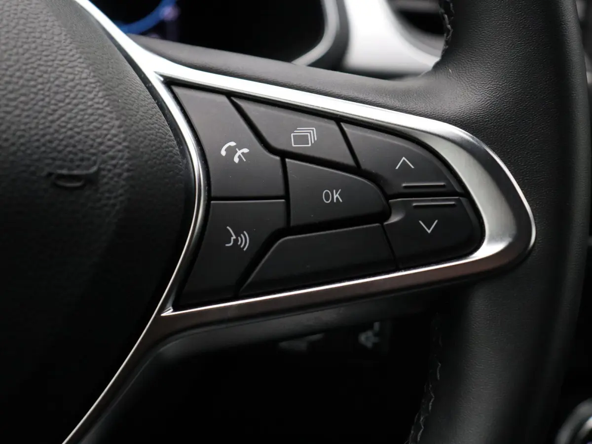 1.6 E-Tech Hybrid 145 Techno | Achteruitrijcamera | Climate Control | Parkeersensoren Voor en Achter | All season banden |