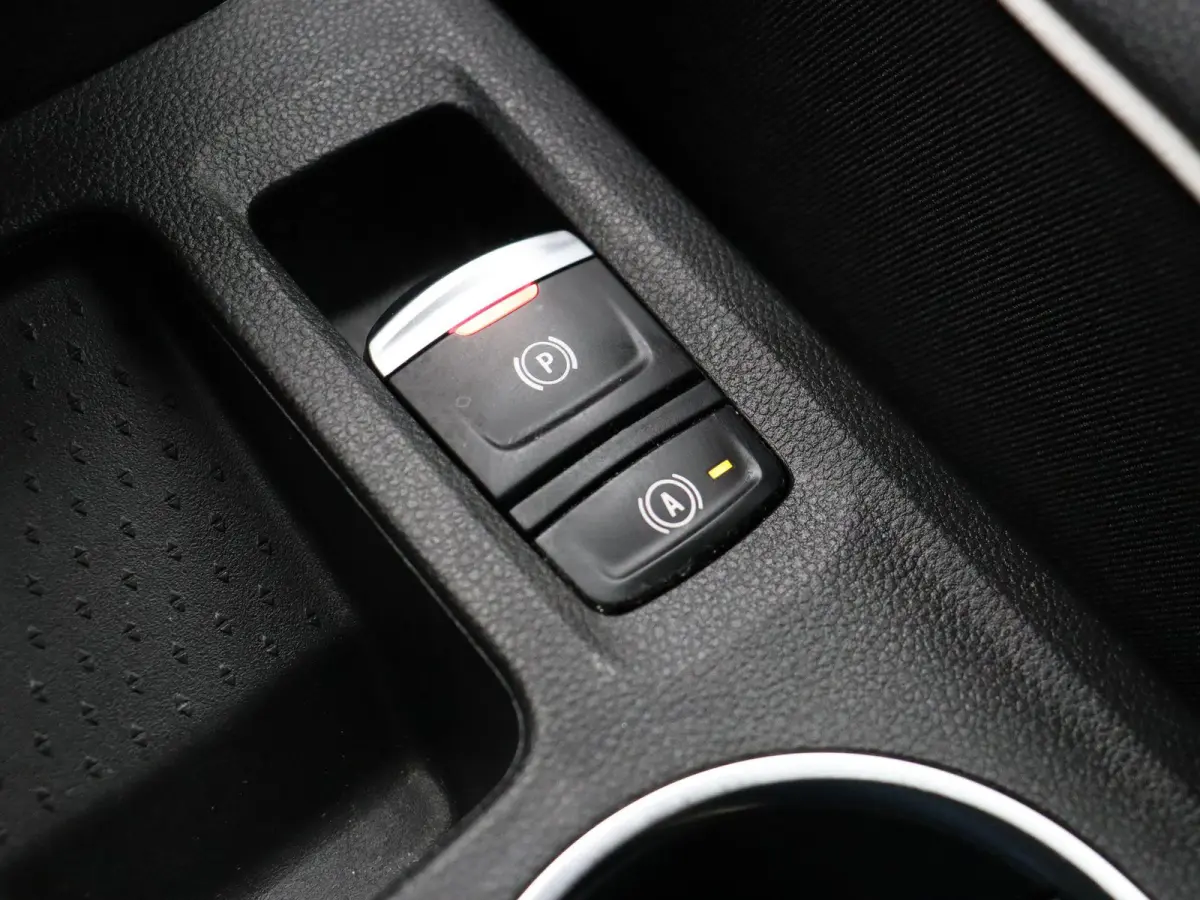 1.6 E-Tech Hybrid 145 Techno | Achteruitrijcamera | Climate Control | Parkeersensoren Voor en Achter | All season banden |