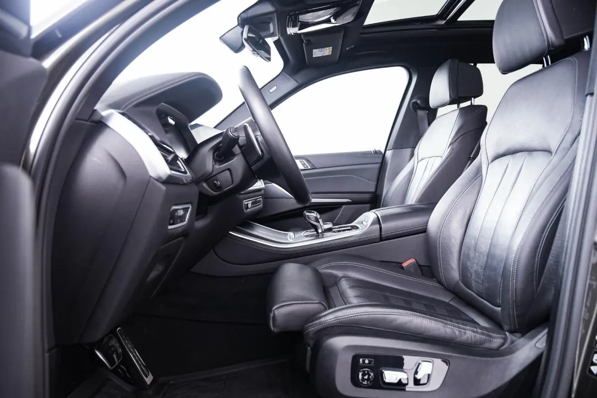 xDrive40d High Executive M Sport - Trekhaak - Panoramadak - Driving Assistant Professional - Head up -  Harman Kardon - Warmte Comfort Pack - CraftedClarity - Comfortstoelen -