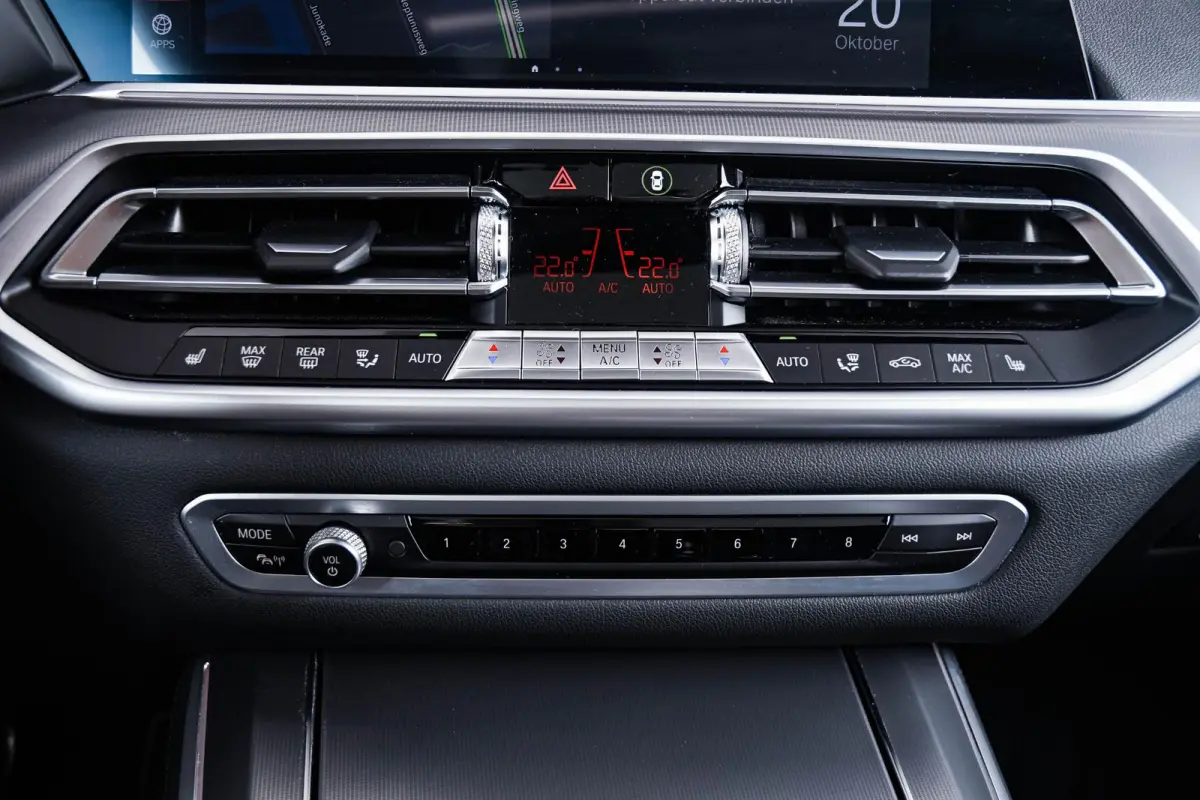 xDrive40d High Executive M Sport - Trekhaak - Panoramadak - Driving Assistant Professional - Head up -  Harman Kardon - Warmte Comfort Pack - CraftedClarity - Comfortstoelen -