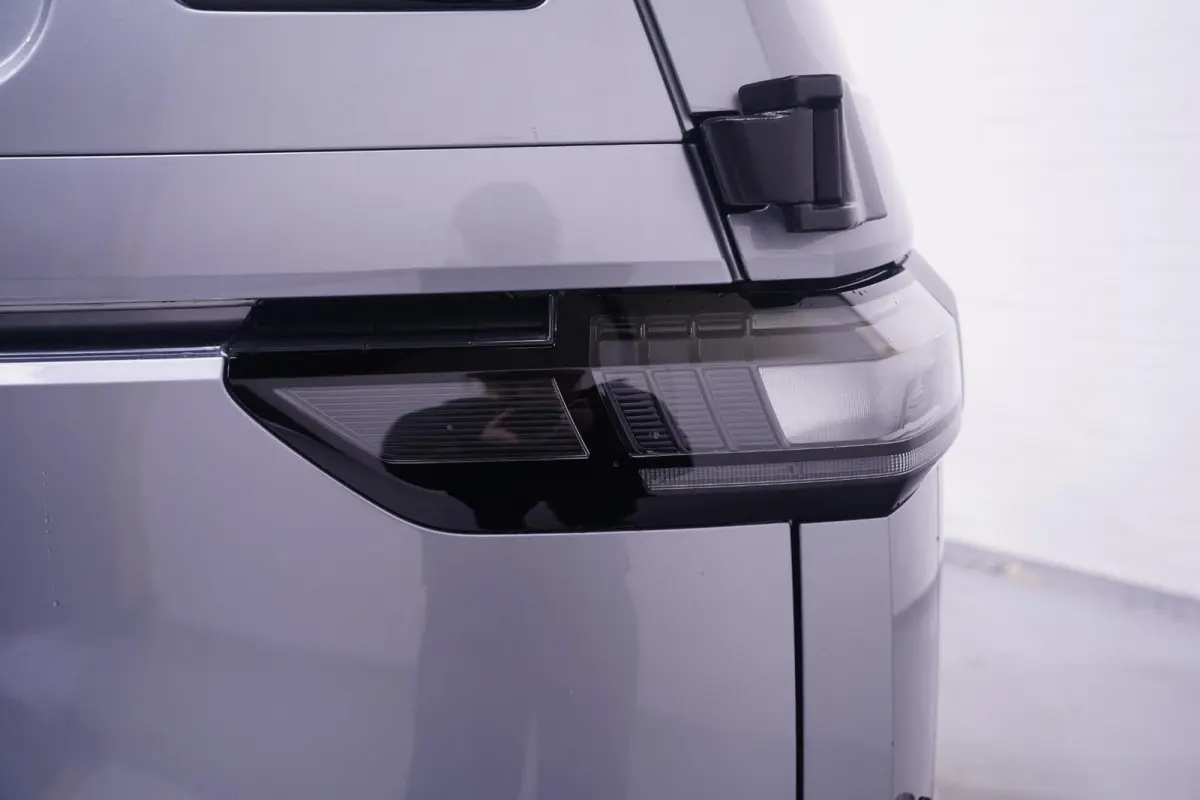 ID 79 kWh, 250 kW/340 pk 4 Motion, 2x Schuifdeur Rijklaar, LED Koplampen, Apple Carplay, Nieuw, 2-Zits