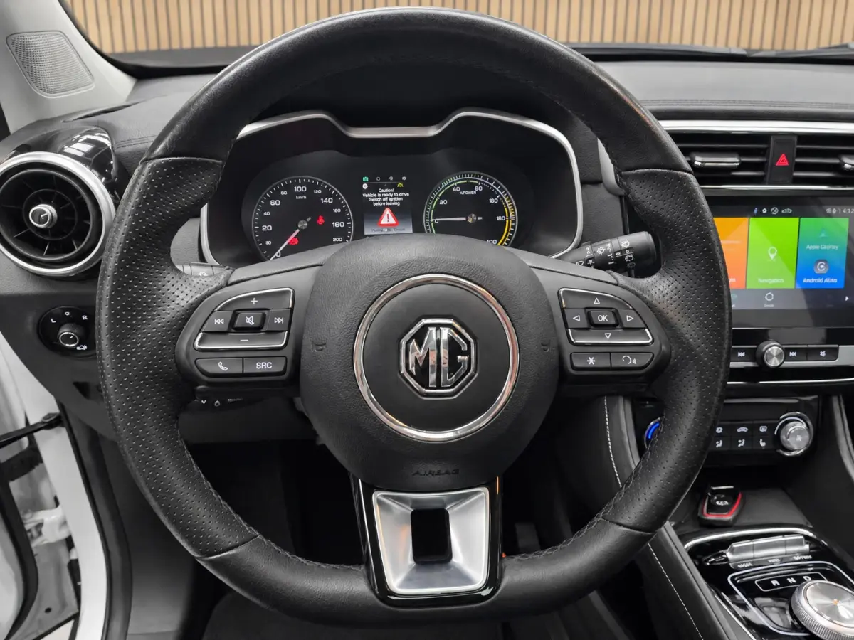 MG Luxury 45 kWh SOH 91% | Navigatie | Schuifkanteldak | ACC | Leder interieur | Stoelverwarming |
