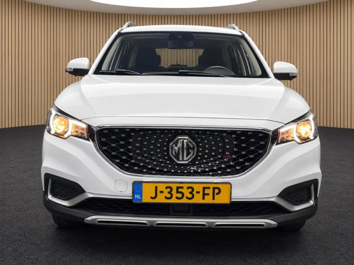 MG Luxury 45 kWh SOH 91% | Navigatie | Schuifkanteldak | ACC | Leder interieur | Stoelverwarming |