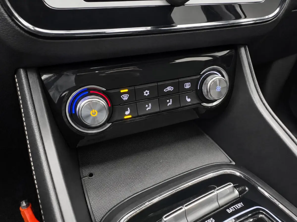 MG Luxury 45 kWh SOH 91% | Navigatie | Schuifkanteldak | ACC | Leder interieur | Stoelverwarming |