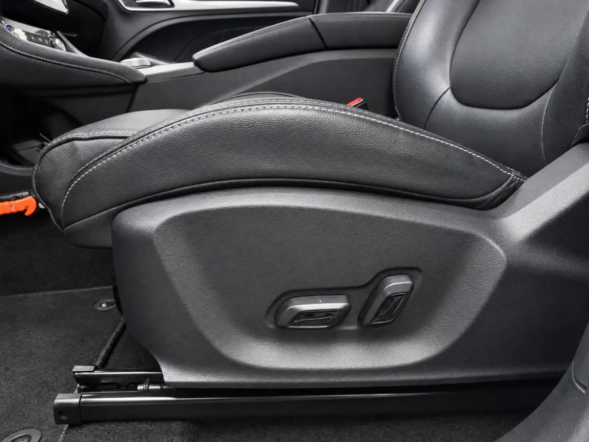 MG Luxury 45 kWh SOH 91% | Navigatie | Schuifkanteldak | ACC | Leder interieur | Stoelverwarming |