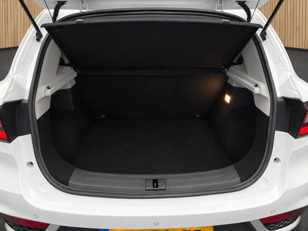 MG Luxury 45 kWh SOH 91% | Navigatie | Schuifkanteldak | ACC | Leder interieur | Stoelverwarming |