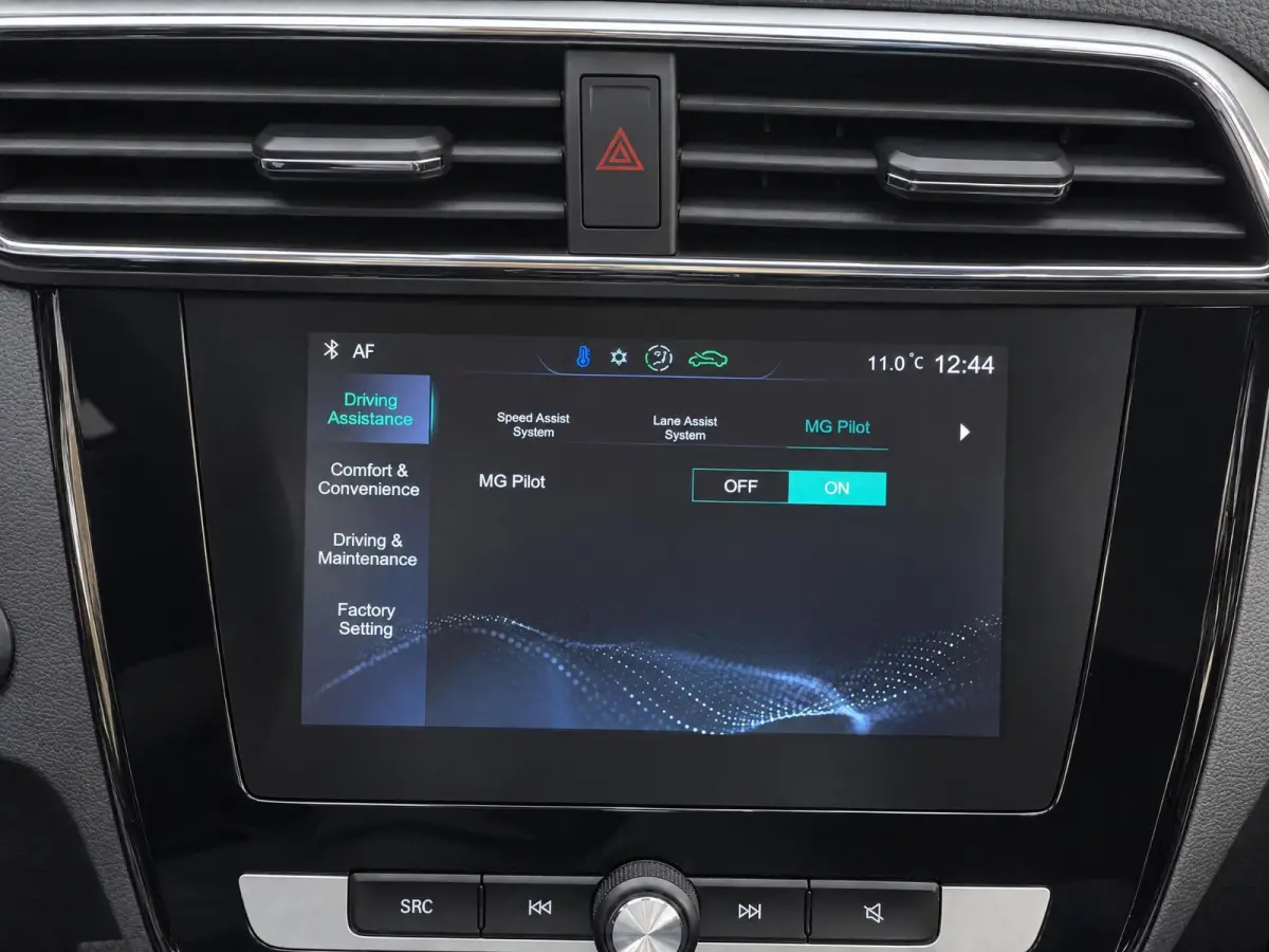 MG Luxury 45 kWh SOH 91% | Navigatie | Schuifkanteldak | ACC | Leder interieur | Stoelverwarming |