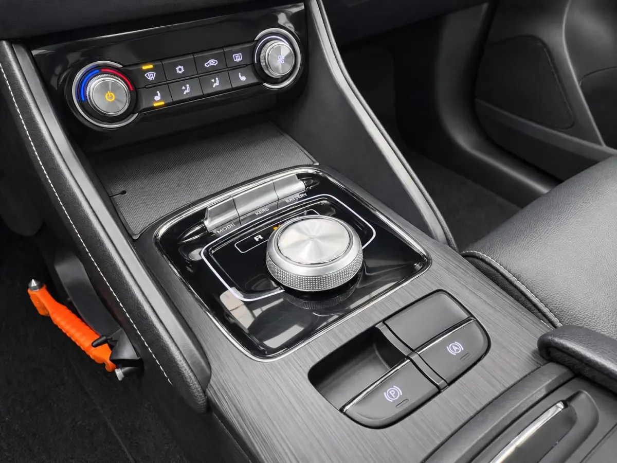 MG Luxury 45 kWh SOH 91% | Navigatie | Schuifkanteldak | ACC | Leder interieur | Stoelverwarming |