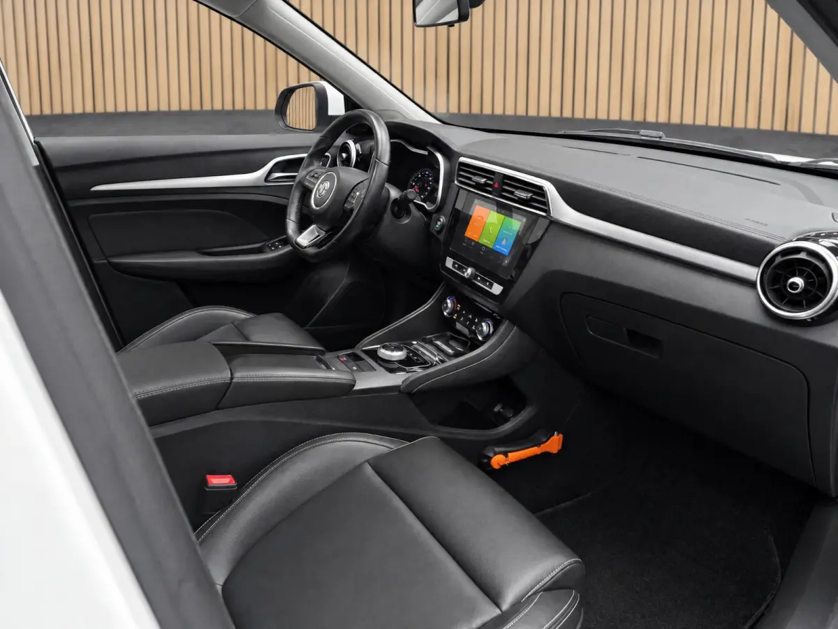 MG Luxury 45 kWh SOH 91% | Navigatie | Schuifkanteldak | ACC | Leder interieur | Stoelverwarming |