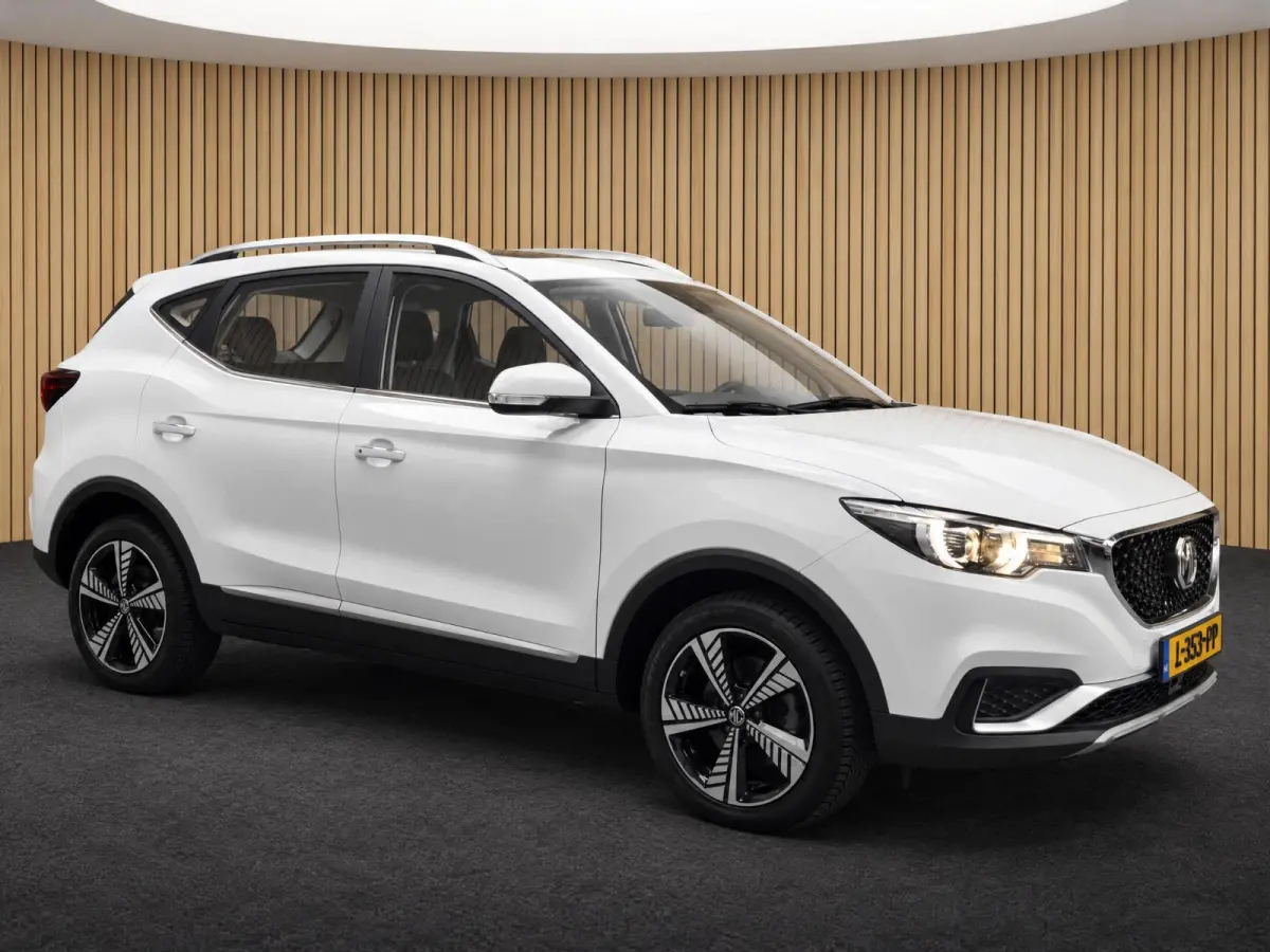 MG Luxury 45 kWh SOH 91% | Navigatie | Schuifkanteldak | ACC | Leder interieur | Stoelverwarming |