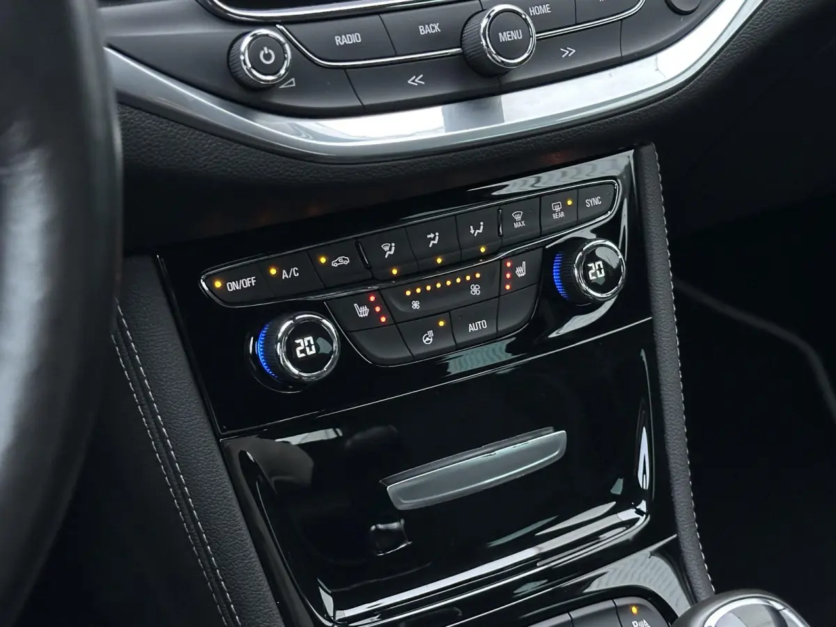 1.4 Innovation |Carplay|Camera|Stoel/Stuurverw.|Trekhaak|Half-Leder|Navi Full-map
