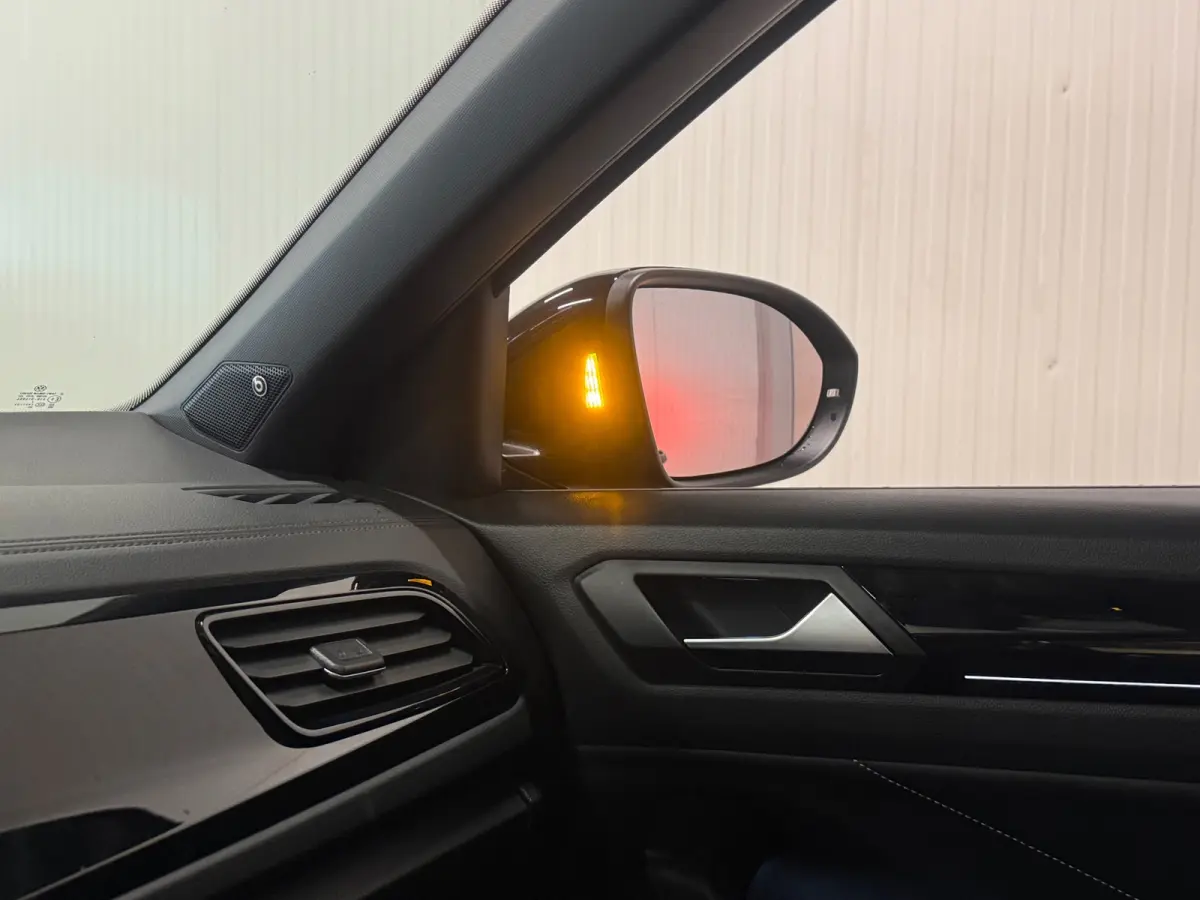 1.5 TSI R-Line | PANO | IQ LIGHTS | BEATS AUDIO | TREKHAAK
