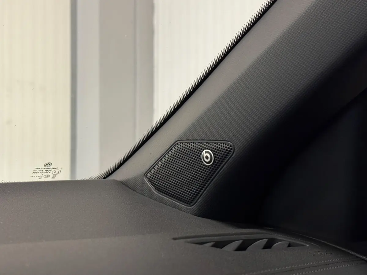 1.5 TSI R-Line | PANO | IQ LIGHTS | BEATS AUDIO | TREKHAAK