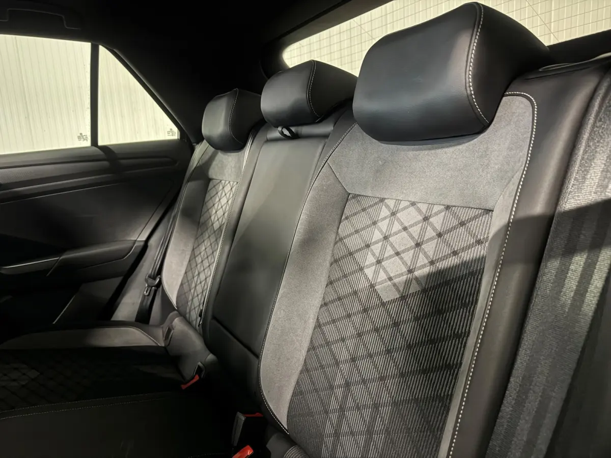 1.5 TSI R-Line | PANO | IQ LIGHTS | BEATS AUDIO | TREKHAAK