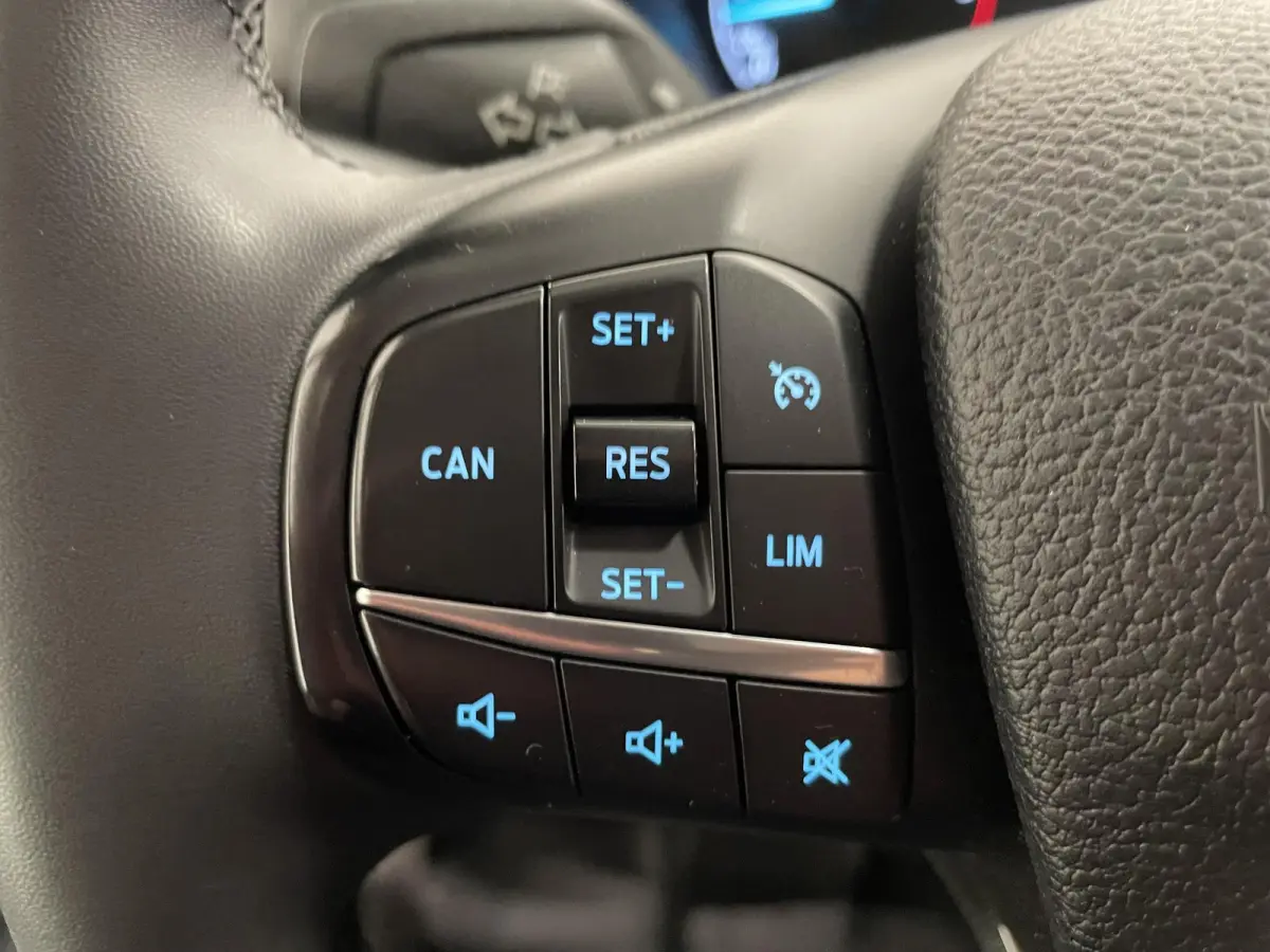 300 2.0 TDCI L2H1 Trend Dubbele Cabine Automaat Navigatie Airco Navigatie Bluetooth Trekhaak Parkeercamera Parkeersensoren voor en achter