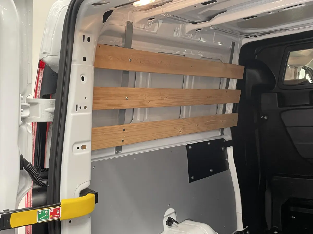 300 2.0 TDCI L2H1 Trend Dubbele Cabine Automaat Navigatie Airco Navigatie Bluetooth Trekhaak Parkeercamera Parkeersensoren voor en achter