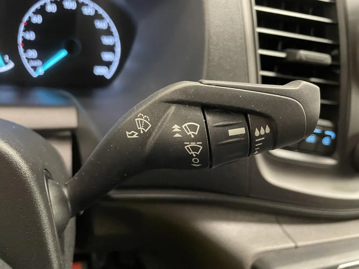 300 2.0 TDCI L2H1 Trend Dubbele Cabine Automaat Navigatie Airco Navigatie Bluetooth Trekhaak Parkeercamera Parkeersensoren voor en achter