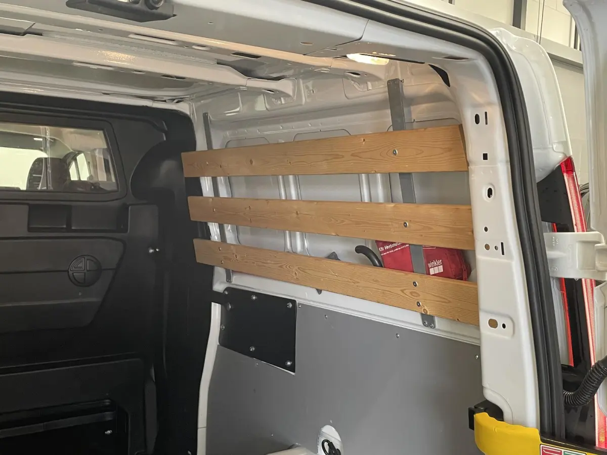 300 2.0 TDCI L2H1 Trend Dubbele Cabine Automaat Navigatie Airco Navigatie Bluetooth Trekhaak Parkeercamera Parkeersensoren voor en achter