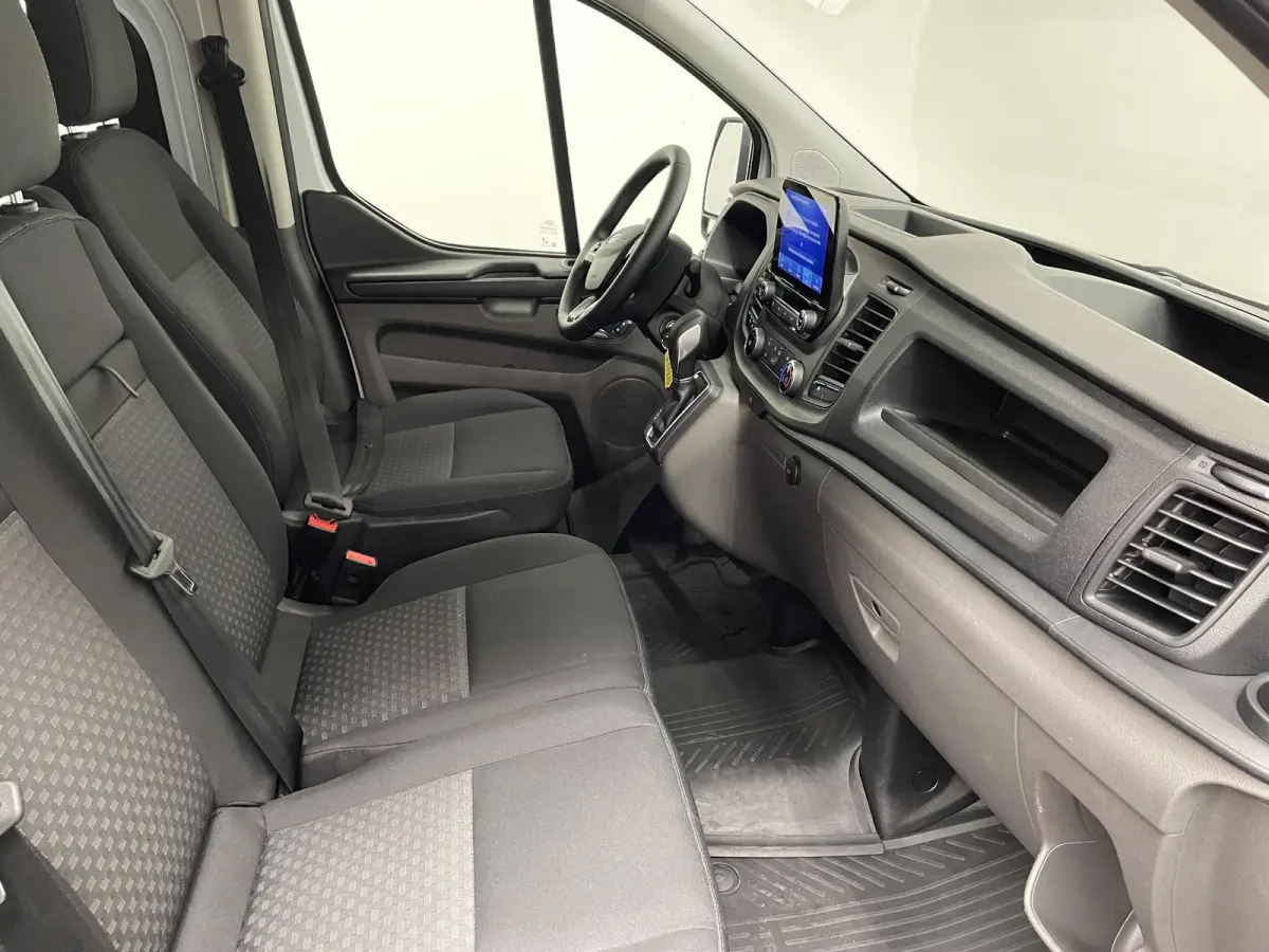 300 2.0 TDCI L2H1 Trend Dubbele Cabine Automaat Navigatie Airco Navigatie Bluetooth Trekhaak Parkeercamera Parkeersensoren voor en achter