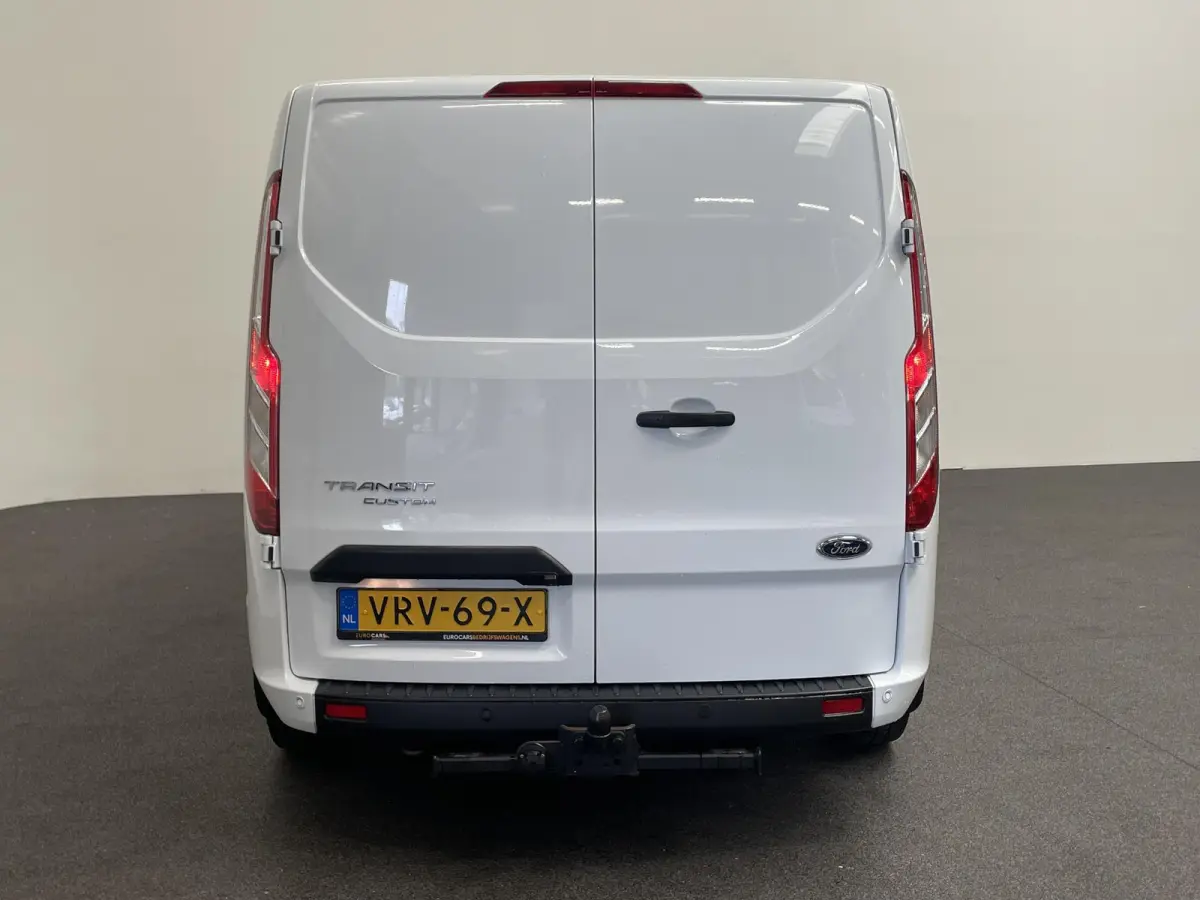 300 2.0 TDCI L2H1 Trend Dubbele Cabine Automaat Navigatie Airco Navigatie Bluetooth Trekhaak Parkeercamera Parkeersensoren voor en achter
