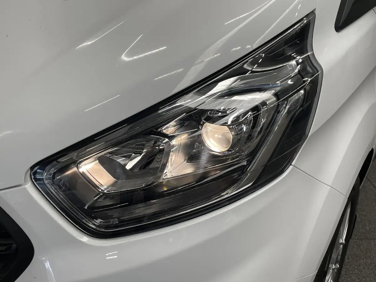 300 2.0 TDCI L2H1 Trend Dubbele Cabine Automaat Navigatie Airco Navigatie Bluetooth Trekhaak Parkeercamera Parkeersensoren voor en achter