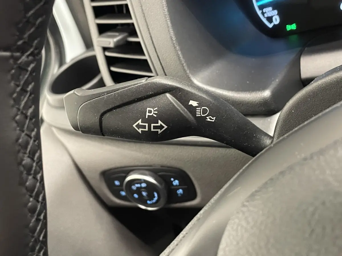 300 2.0 TDCI L2H1 Trend Dubbele Cabine Automaat Navigatie Airco Navigatie Bluetooth Trekhaak Parkeercamera Parkeersensoren voor en achter
