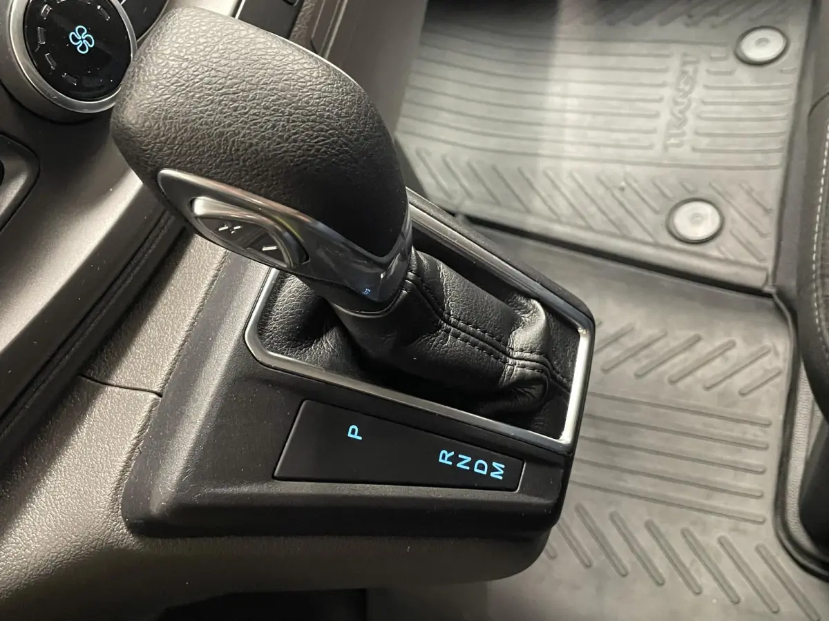 300 2.0 TDCI L2H1 Trend Dubbele Cabine Automaat Navigatie Airco Navigatie Bluetooth Trekhaak Parkeercamera Parkeersensoren voor en achter