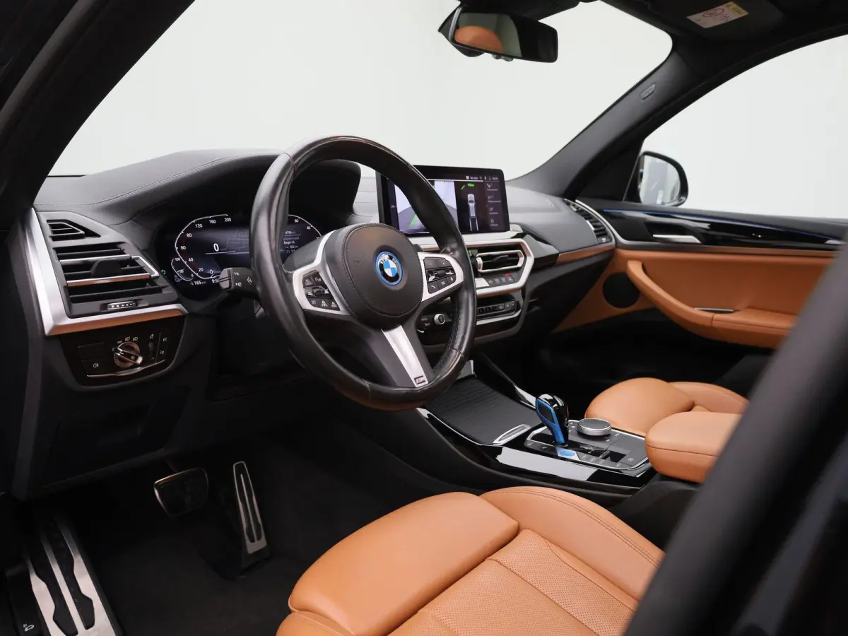 Executive | 97% SOH | M-SPORT | TREKHAAK | PANORAMA- SCHUIFDAK | LEER | ACHTERUITRIJCAMERA | STOELVERWARMING | SPORTSTOELEN