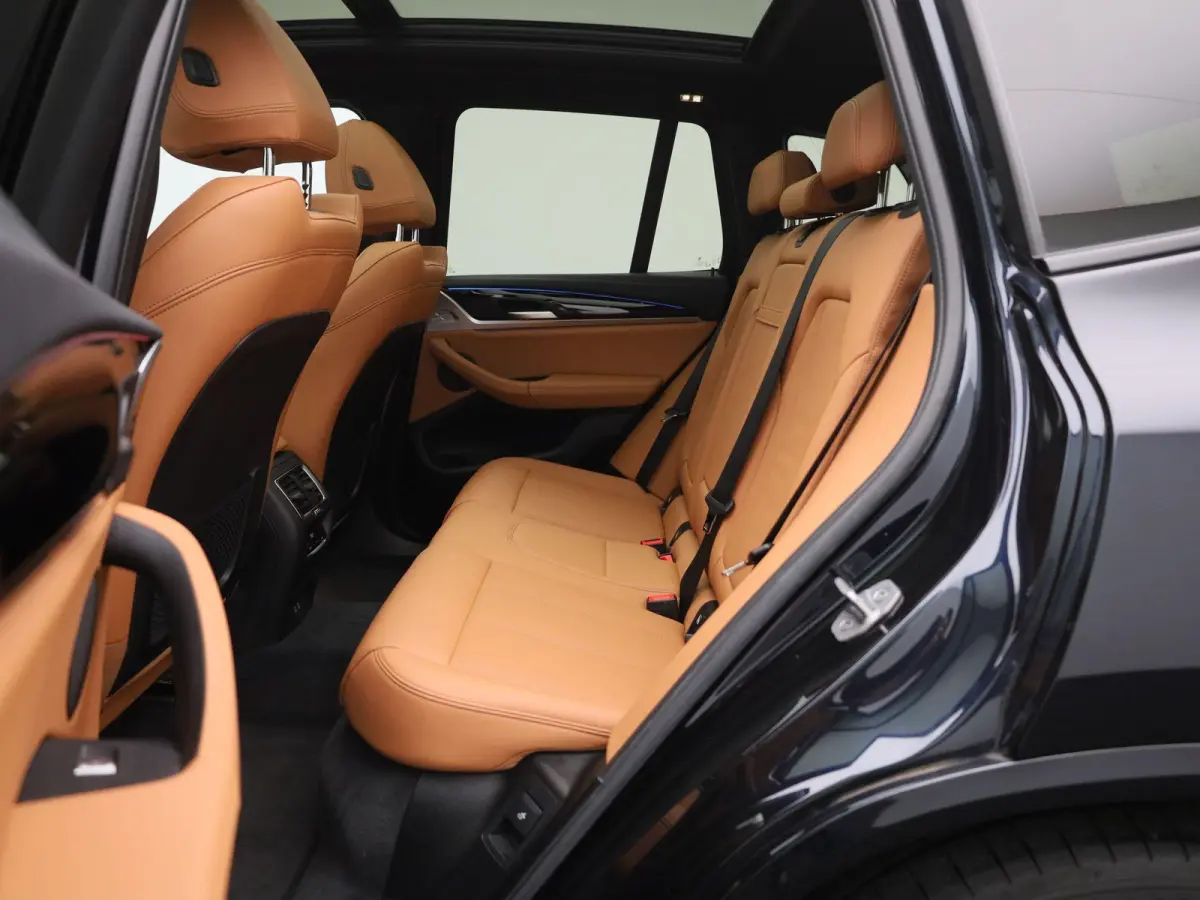 Executive | 97% SOH | M-SPORT | TREKHAAK | PANORAMA- SCHUIFDAK | LEER | ACHTERUITRIJCAMERA | STOELVERWARMING | SPORTSTOELEN