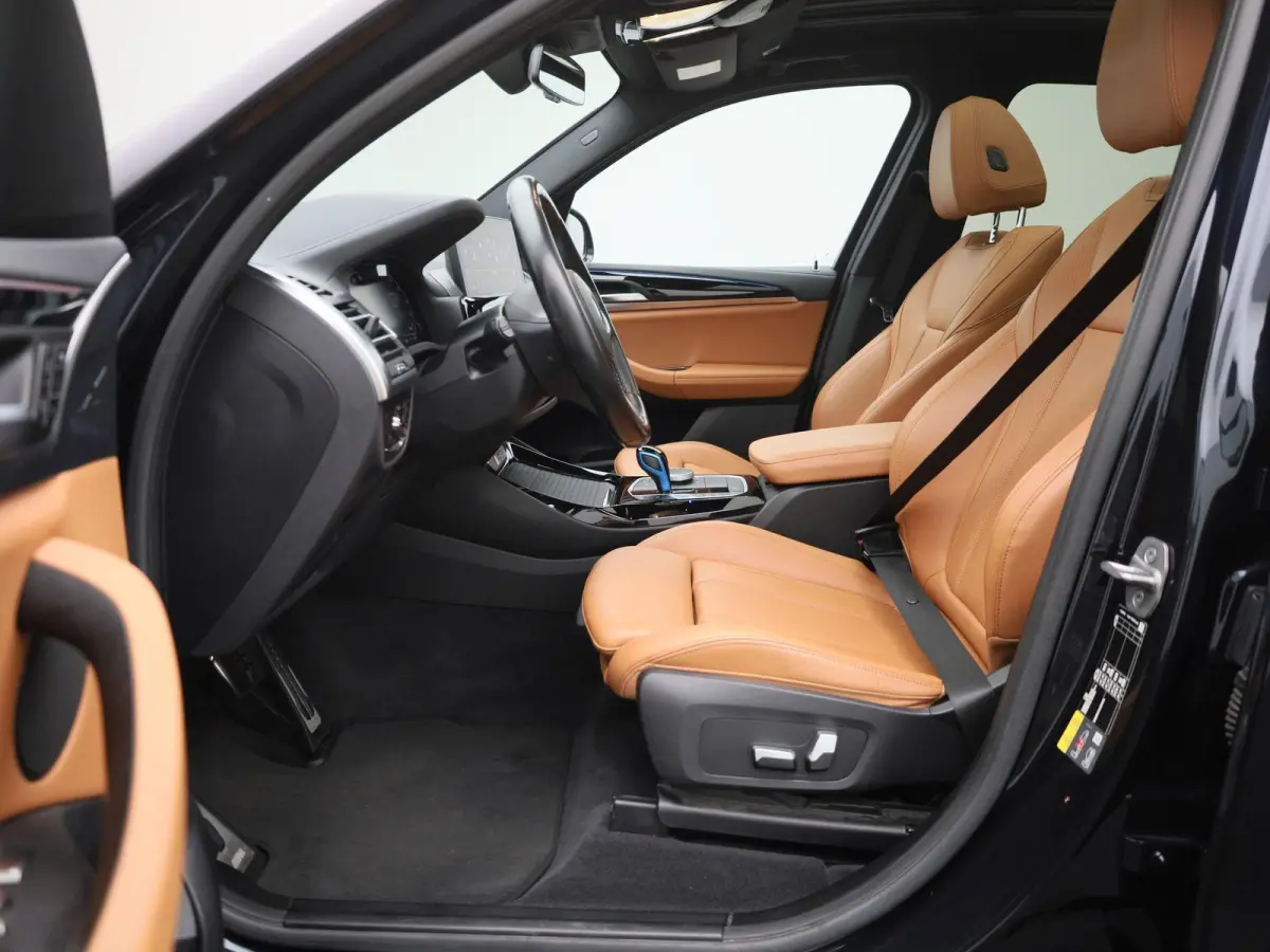 Executive | 97% SOH | M-SPORT | TREKHAAK | PANORAMA- SCHUIFDAK | LEER | ACHTERUITRIJCAMERA | STOELVERWARMING | SPORTSTOELEN
