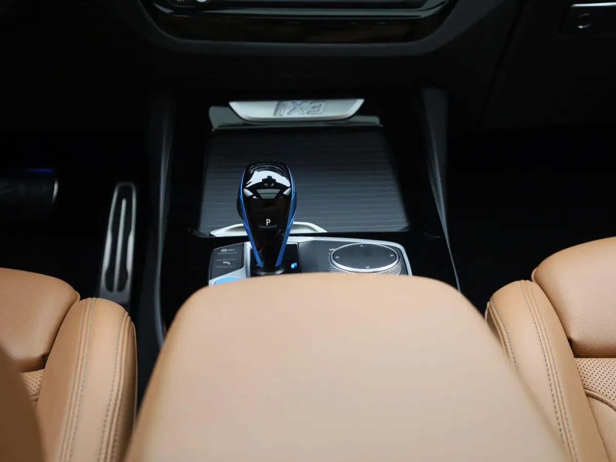 Executive | 97% SOH | M-SPORT | TREKHAAK | PANORAMA- SCHUIFDAK | LEER | ACHTERUITRIJCAMERA | STOELVERWARMING | SPORTSTOELEN