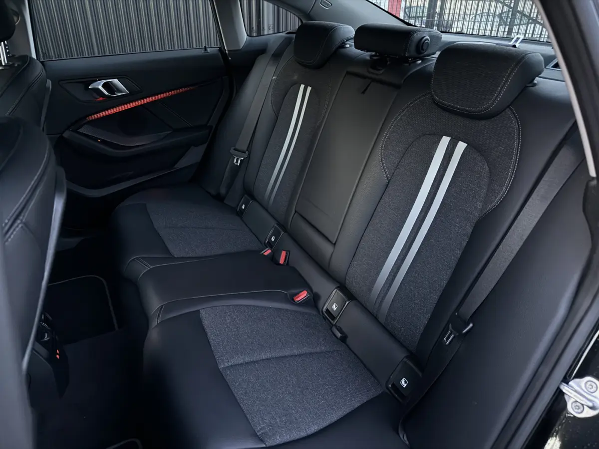 218i Sport Line Aut. l Pano l LED l HiFi l Sportstoelen