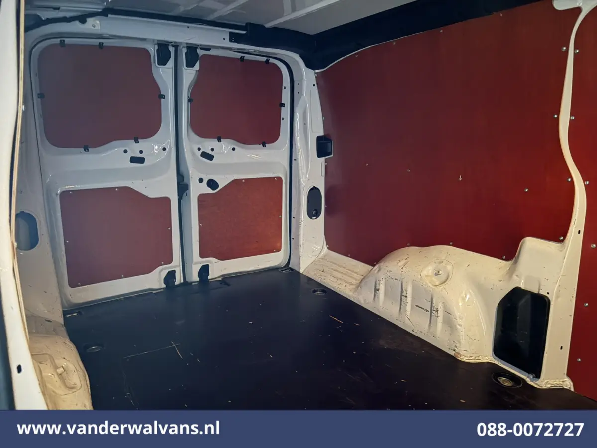 1.5 D-4D L3H1 Euro6 Airco | Navigatie | Trekhaak | Apple Carplay Cruisecontrol, Android Auto, Parkeersensoren, Bijrijdersbank