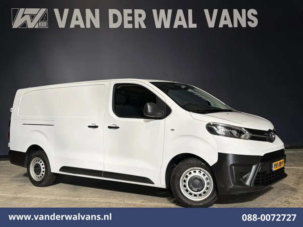 1.5 D-4D L3H1 Euro6 Airco | Navigatie | Trekhaak | Apple Carplay Cruisecontrol, Android Auto, Parkeersensoren, Bijrijdersbank