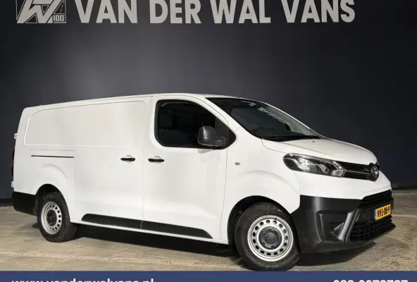 1.5 D-4D L3H1 Euro6 Airco | Navigatie | Trekhaak | Apple Carplay Cruisecontrol, Android Auto, Parkeersensoren, Bijrijdersbank