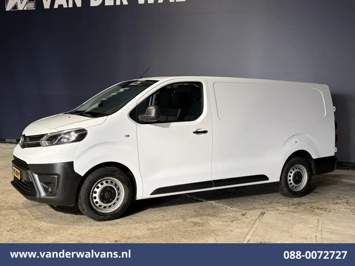 1.5 D-4D L3H1 Euro6 Airco | Navigatie | Trekhaak | Apple Carplay Cruisecontrol, Android Auto, Parkeersensoren, Bijrijdersbank