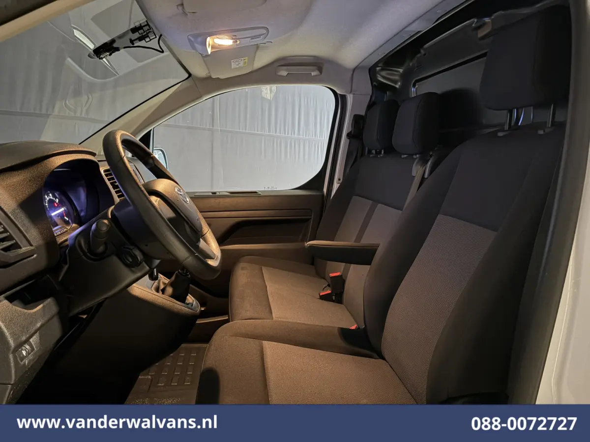 1.5 D-4D L3H1 Euro6 Airco | Navigatie | Trekhaak | Apple Carplay Cruisecontrol, Android Auto, Parkeersensoren, Bijrijdersbank