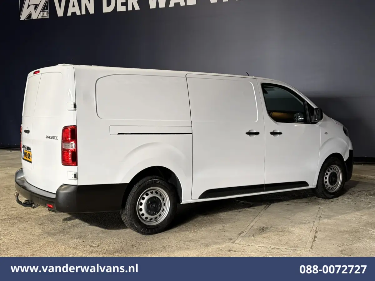 1.5 D-4D L3H1 Euro6 Airco | Navigatie | Trekhaak | Apple Carplay Cruisecontrol, Android Auto, Parkeersensoren, Bijrijdersbank